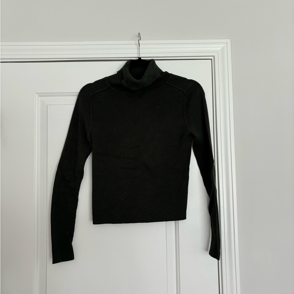 Urban Outfitters Size M Olive Green Mock/Turtle Neck Sweater